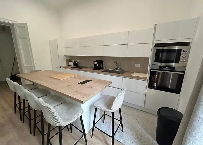 Avenue Feuchères Arènes