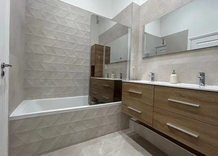 Avenue Feuchères Arènes Nîmes